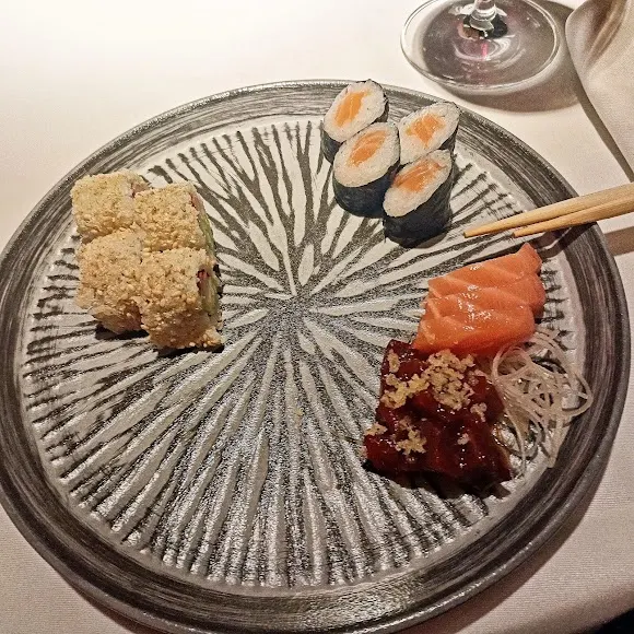 FUKU restaurante japonés