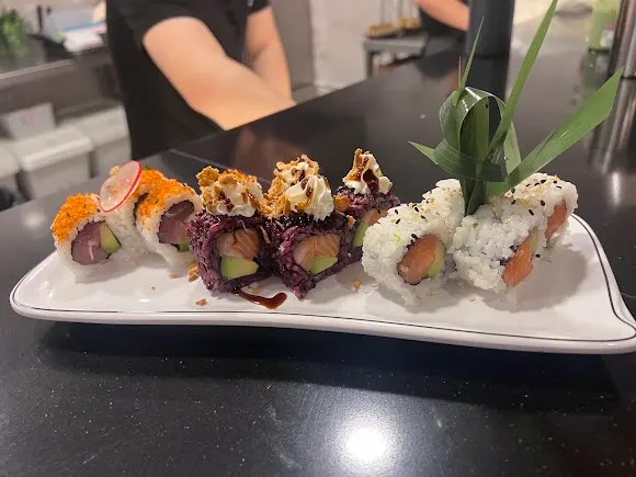 Más que sushi ronda universidad