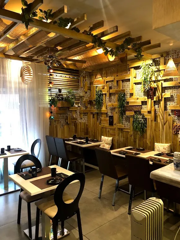 Restaurante Japonés - RAKU SUSHI