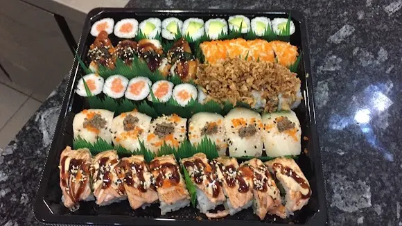 Sakura Sushi restaurante Japonés