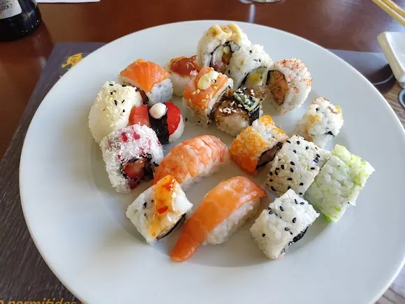 Sage Buffet & sushi - Restaurante japonés en Guarda (A)